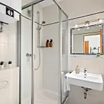 Goltan - 9 Personen, 3 Baeder, Parkplatz, Wifi Apartment Regensburg