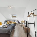 Goltan - 9 Personen, 3 Baeder, Parkplatz, Wifi Apartment Regensburg