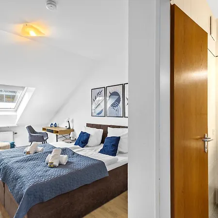 Goltan - 9 Personen, 3 Baeder, Parkplatz, Wifi Apartment Regensburg